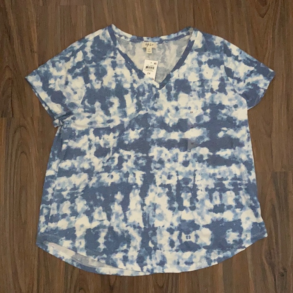 💜4 for $20💜 Women’s V-Neck Tee